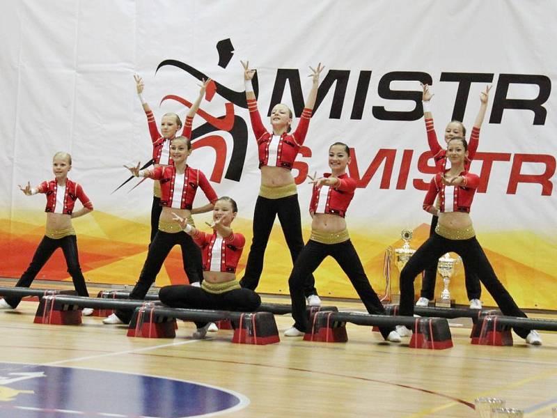 Aerobičky z Angels Rakovník na závodech Mistry s mistry v Pardubicích.