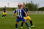 Nové Strašecí (v modrobílém) porazilo doma v derby SK Rakovník 2:1 na penalty.