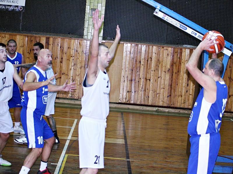 Basketbalisté TJ TZ Rakovník zdolali ve 3. kole krajského přeboru béčko Berouna 60:42.