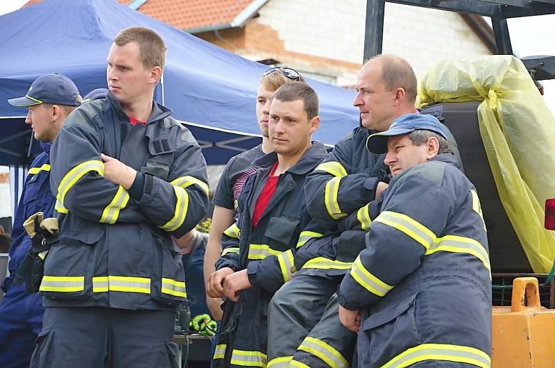 Rožmitálské nádraží zaplnili hasiči, vyprošťovali „zraněné“ z automobilů