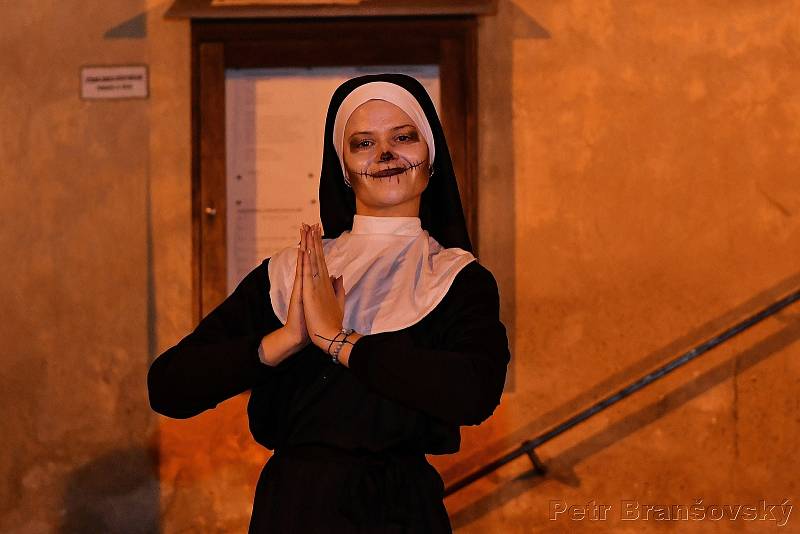 Rakovnická knihovna s Lentilkami DDM uspořádaly na náměstí Halloween.