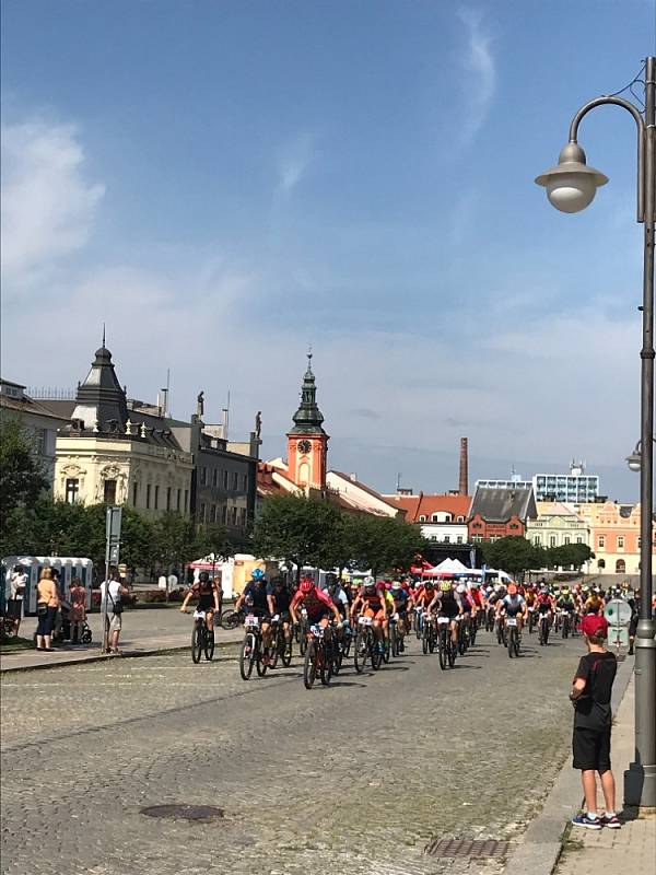 Magnetem nedělního cyklistického programu byl MTB závod.