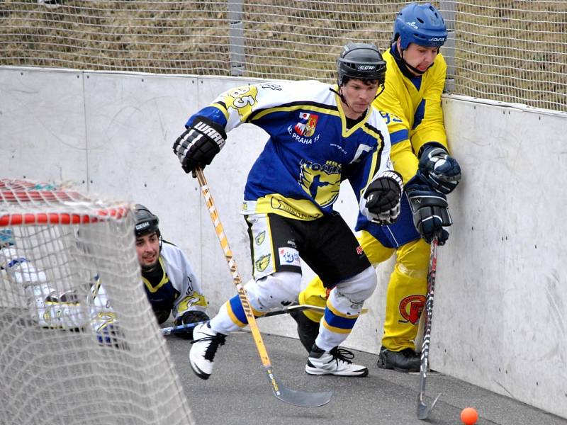 Novostrašečtí hokejbalisté porazili Hostivař v 5. utkání 3:0