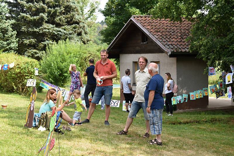 Zahradní slavnost v areálu lišanské školky.