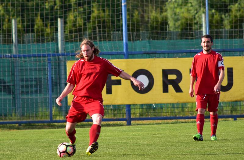 Fotbalisté Nového Strašecí zdolali Rejšice 3:0.