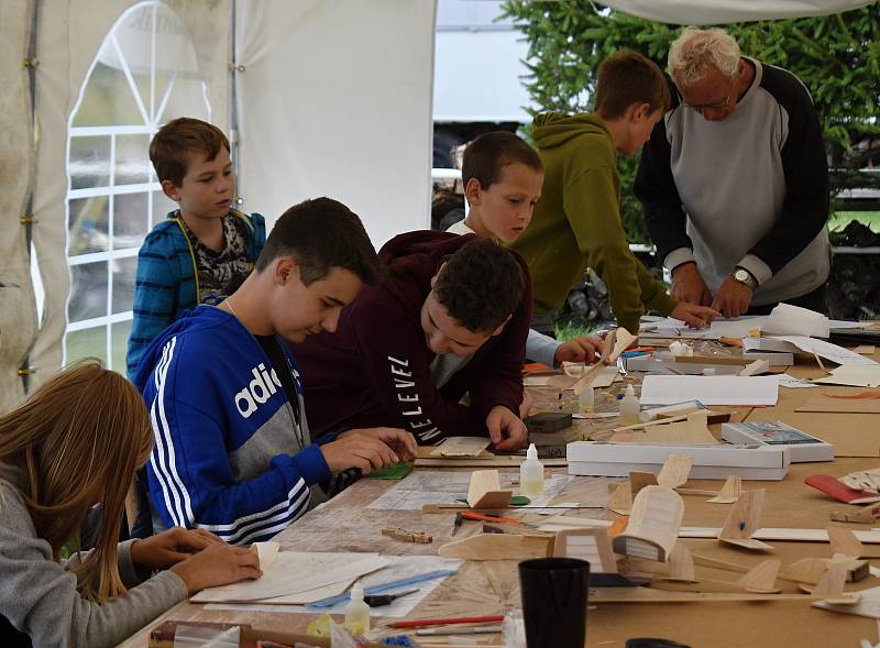 Z tábora, který na modelářském letišti organizuje Letecko-modelářský klub.