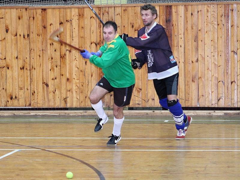 V rakovnické sportovní hale se uskutečnil druhý ročník charitativní akce Retro hokejbal pomáhá. Hokejbalisté a sponzoři vybrali dohromady přes 42 tisíc korun, které byly rozděleny čtyřem organizacím.