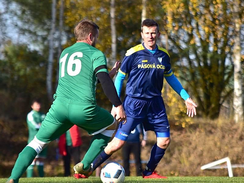 Olešná (v modrém) nevzdala domácí duel s Lišany a po obratu vyhrála 4:3 na penalty.