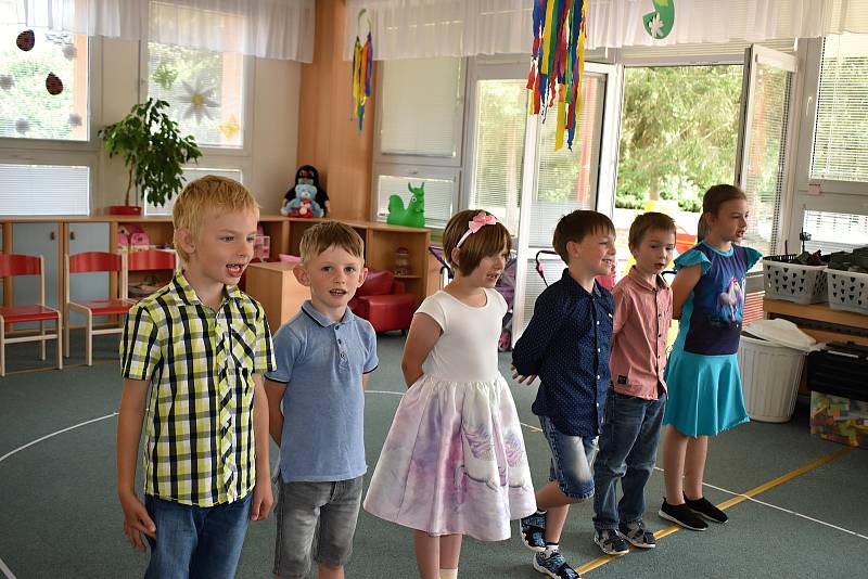 Slavnostní rozloučení s předškoláky v Mateřské škole Klicperova v Rakovníku.
