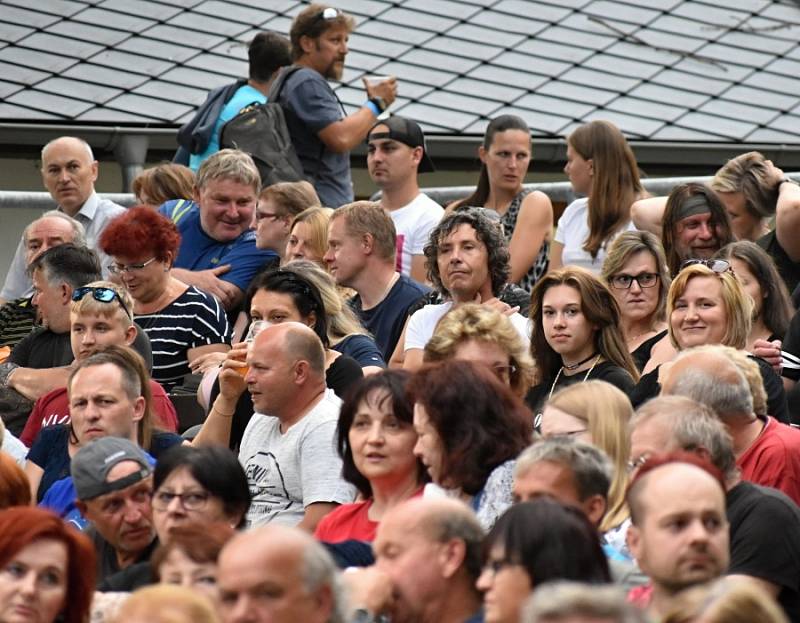 Koncert legendární rockové skupiny Olympic si přišlo do Letního kina v Rakovníku poslechnout šest set Rakovničanů.