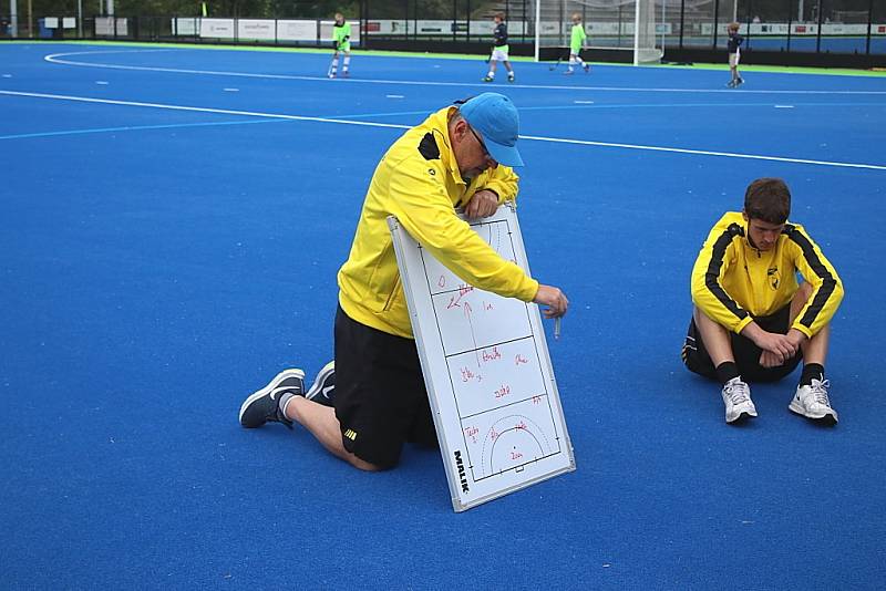 Rakovnické pozemní hokejistky padly v souboji o udržení Euro Hockey Challenge II s Douai HC 4:5 a sestoupily o soutěž níž.