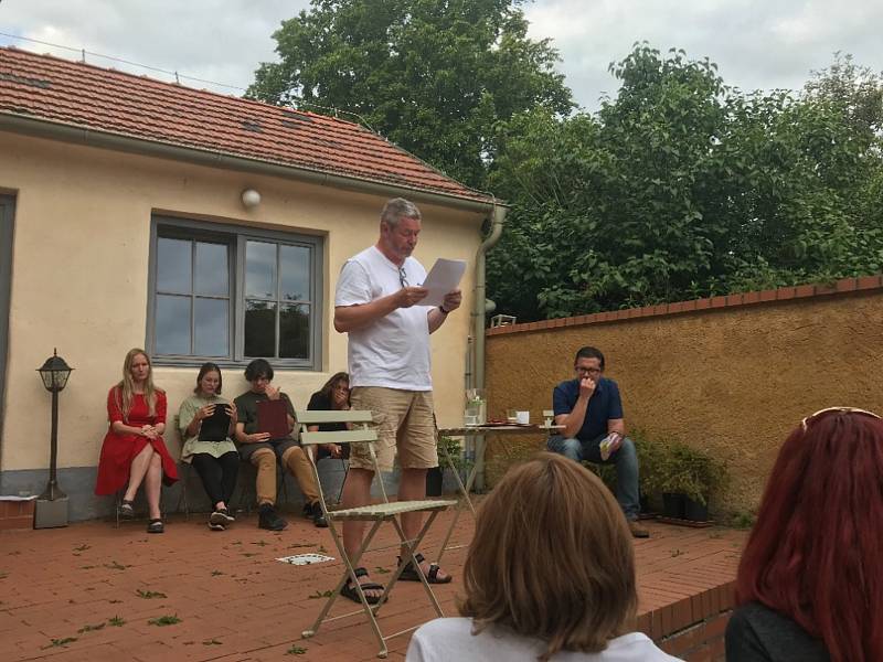 Publicista Roman Hartl v rakovnické Roubence.