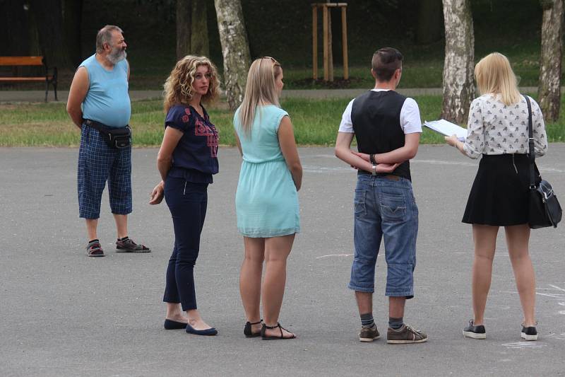 Rakovničtí studenti ve středu veřejně protestovali proti personálním změnám na místní obchodní akademii. 