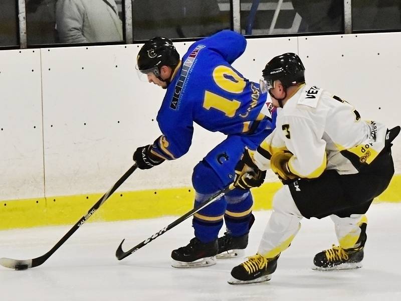 Hokejisté HC Rakovník rozstříleli Černošice 9:3.