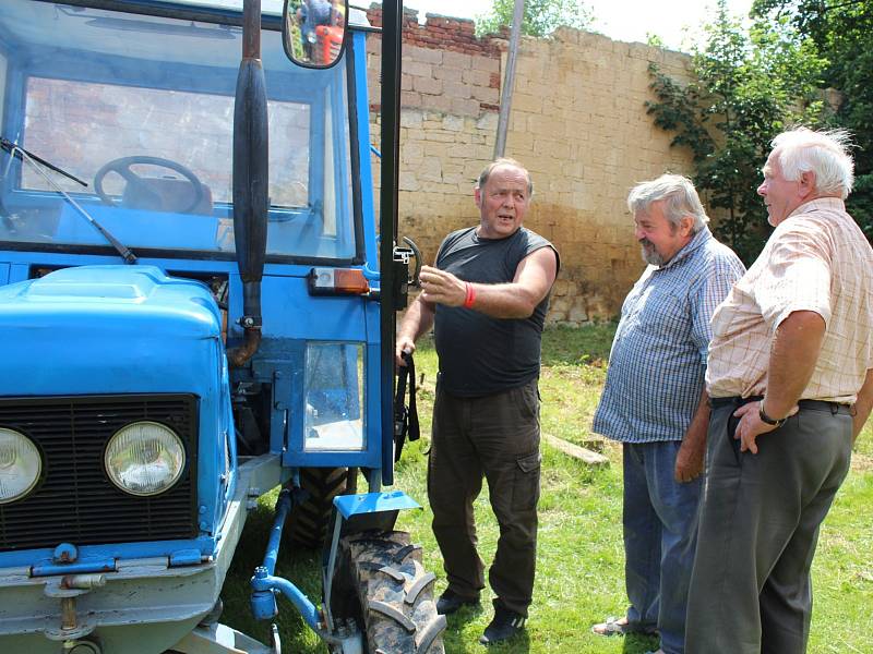 Na Hředelské traktoriádě návštěvníci obdivovali hlavně zetory