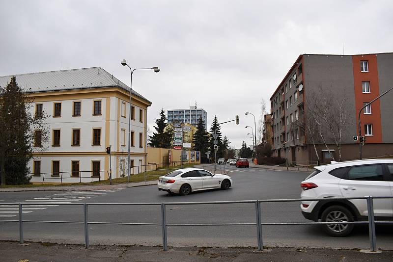 Křižovatka u soudu bývá velice frekventovaná. Toto místo by mohl od letošního roku strážit nový kamerový bod.