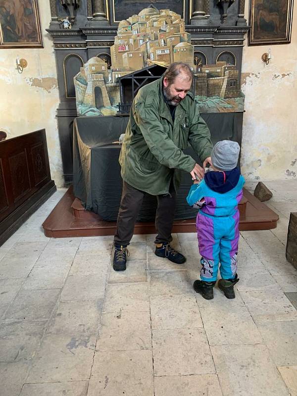 Děti z mateřské školy a prvního stupně čistecké základní školy navštívily kostel sv. Václava v Čisté.