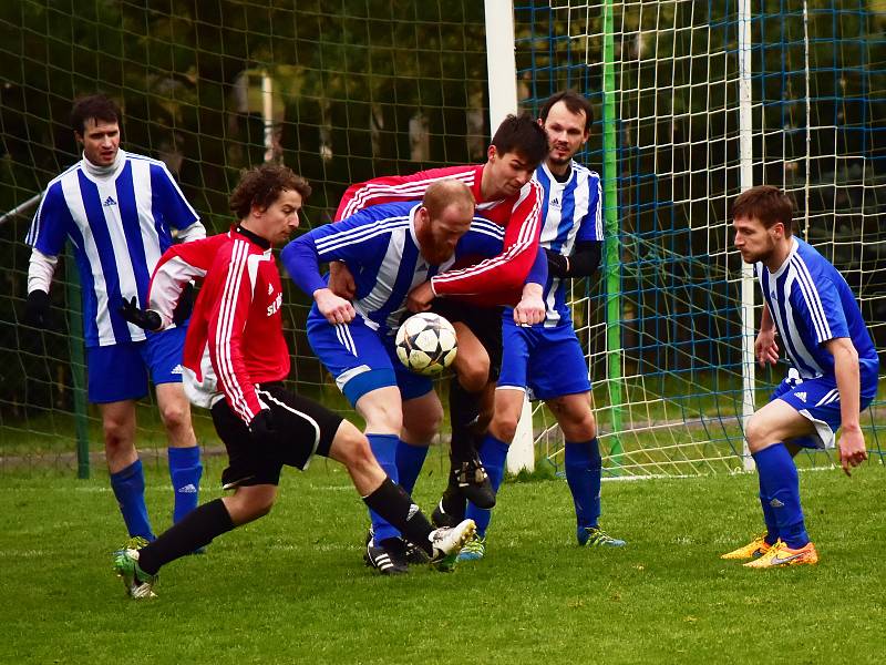 Fotbalisté Zavidova si v závěrečném podzimním kole I. A třídy poradili i s vedoucí Hřebčí.