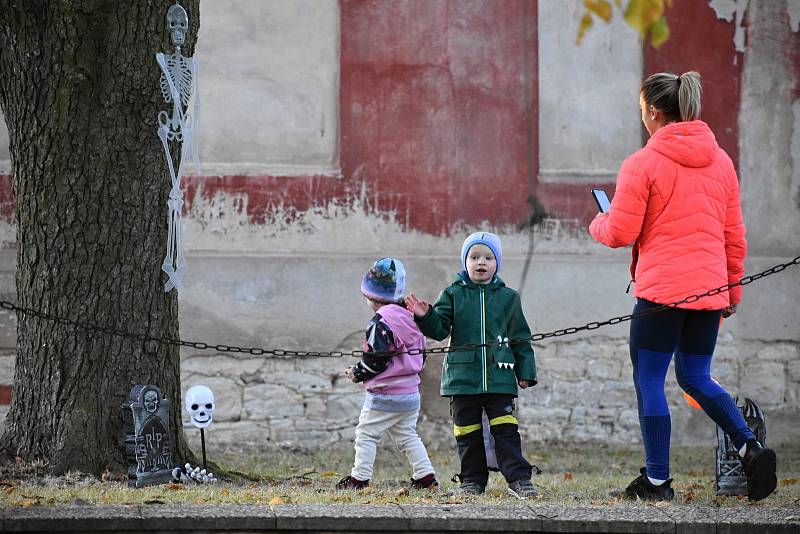 Ze strašidelné stezky ve Třtici.