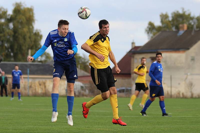 I. B třída: Mšec (v modrém) se zlepšuje a doma porazila v derby Zavidov.