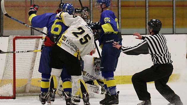 Hokejisté HC Rakovník si v 8. kole krajské ligy poradili s Neratovicemi, které zdolali 4:1.