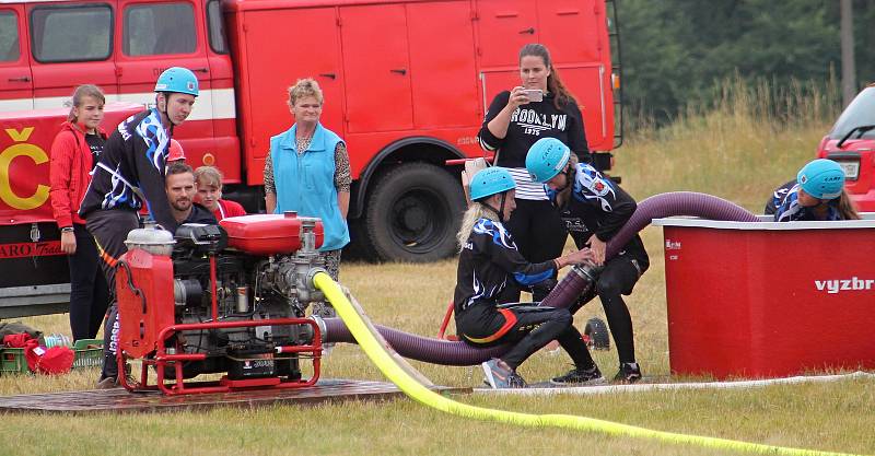 Ve Velké Chmelištné se uskutečnila soutěž děti v požárním útoku s názvem Drahuščin pohár.