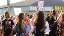 Rakovničtí studenti ve středu veřejně protestovali proti personálním změnám na místní obchodní akademii. 