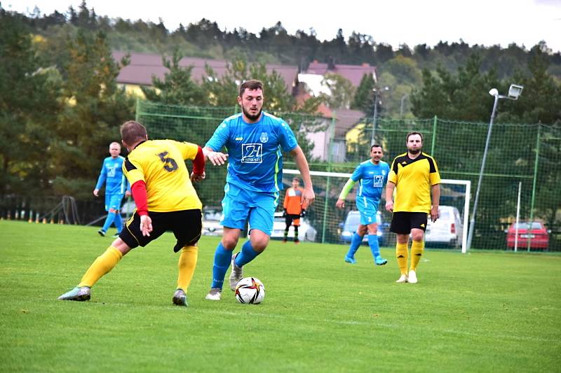 Okresní přebor: Senomaty (v modrém) se vrátily na vítěznou vlnu, když vyhrály v Zavidově 4:1.