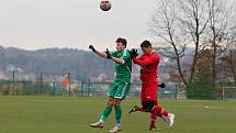 Tatran Rakovník (v zeleném) - FK Králův Dvůr 1:6. Domácí sice vedli, ale pak kraloval o soutěž výš hrající soupeř.