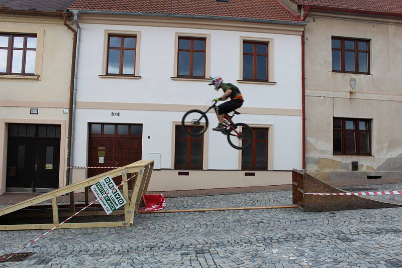 Sobotní program nabídl například downhillový závod.