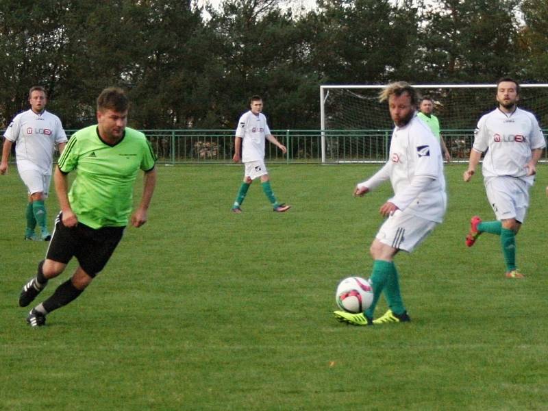 Rakovnická Olympie porazila v dohrávce 7. kola okresního přeboru Lišany 3:0.