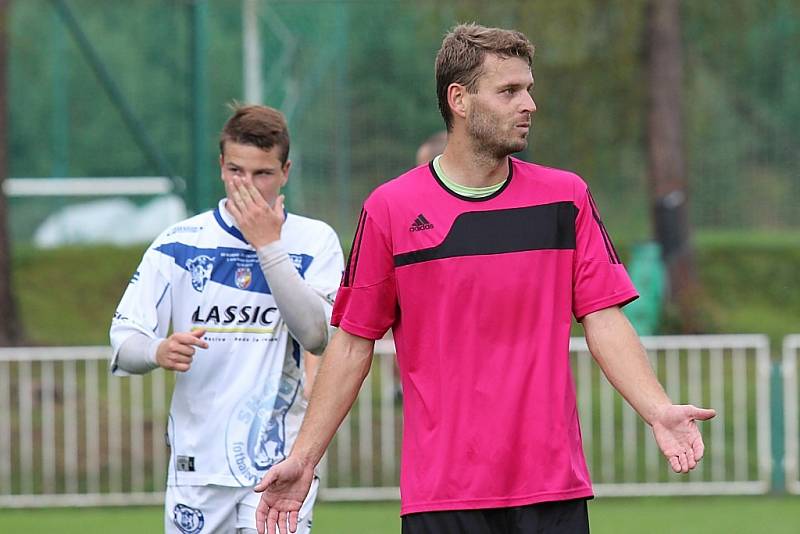 Tatran Rakovník (v růžovém) - SK Kladno 0:1. Petr Vecka