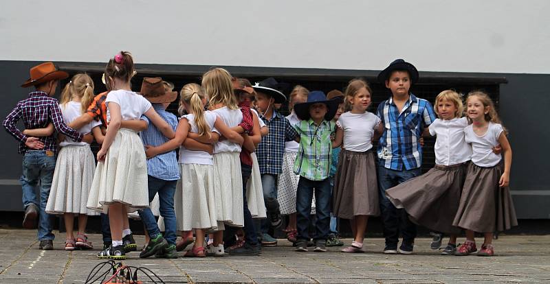 Country a western den aneb Hurá na prázdniny v letním kině v Rakovníku.