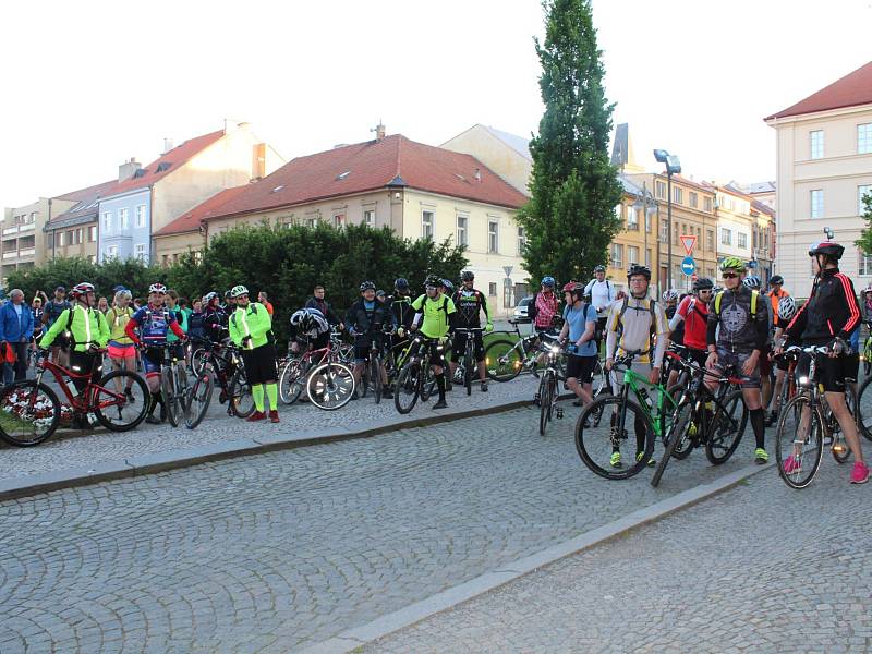 Rakovnická šedesátka odstartovala v šest ráno z Husova náměstí.