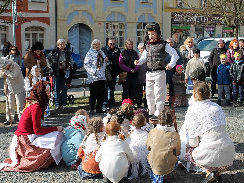 Rakovnické děti vítaly ve středu 20. března 2019 první jarní den.