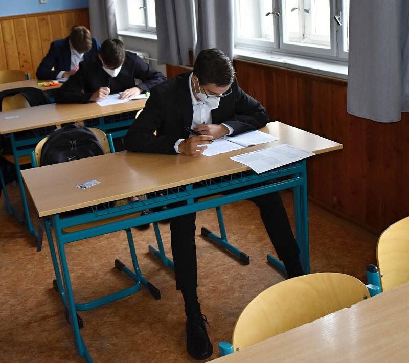 Studenti Masarykovy obchodní akademie v Rakovníku mají za sebou didaktické testy, které jsou součástí maturitní zkoušky.