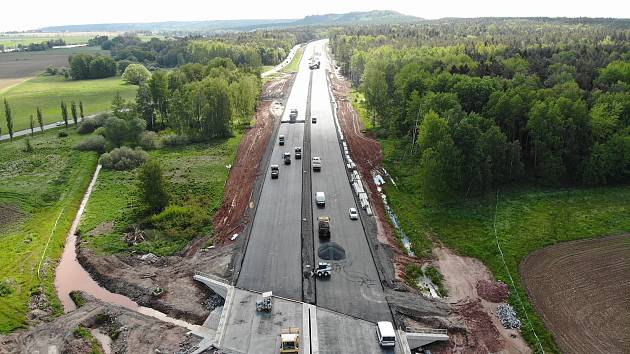 Stavba D6 v úseku Nové Strašecí - Řevničov.