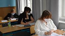Studenti Masarykovy obchodní akademie v Rakovníku mají za sebou didaktické testy, které jsou součástí maturitní zkoušky.