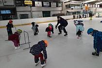 Děti z 3. základní školy v Rakovníku si vyzkoušely rakovnický led.