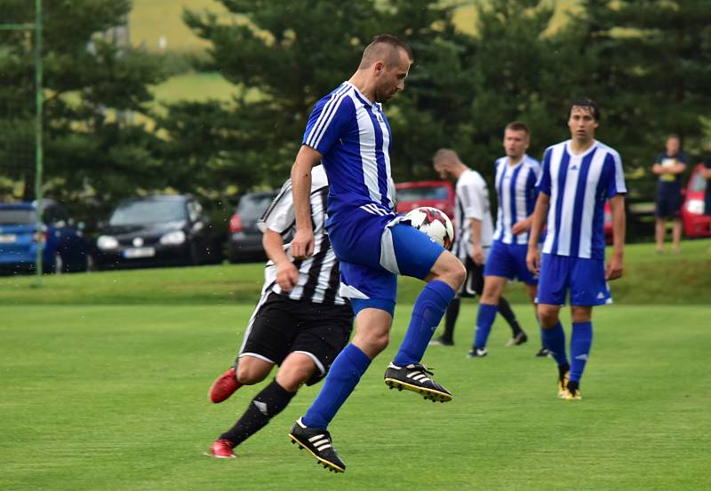 Fotbalisté Zavidova zdolali Černolice 2:1 a udrželi šanci na záchranu I. A třídy.