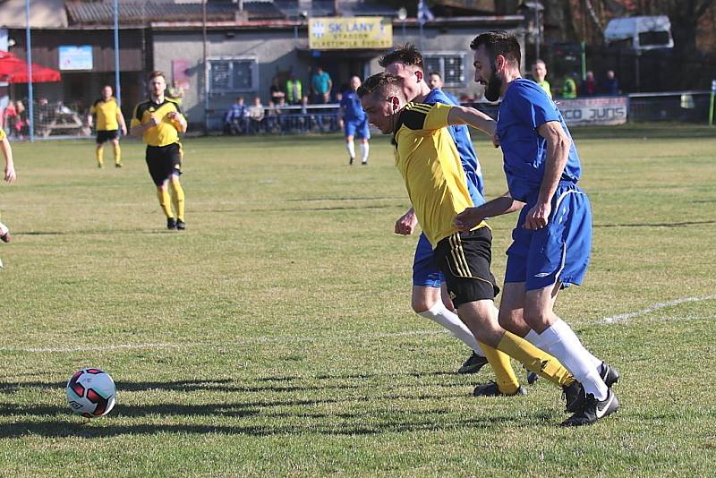 Z fotbalového utkání I.B třídy Lány - Zavidov (3:1)