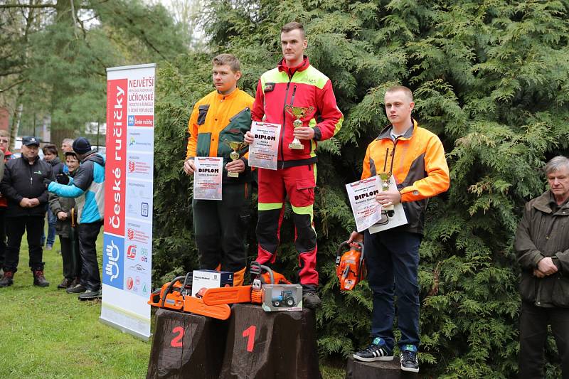 Mistrovství ČR Dřevorubec junior navštívila Kateřina Valachová, ministryně školství. Foto: Archiv školy