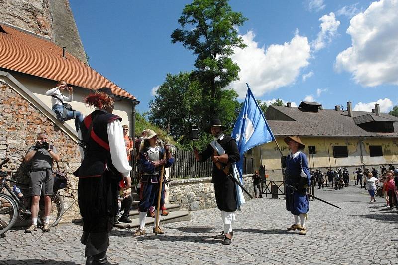 Obsazení Křivoklátu švédským historickým vojskem se nakonec obešlo bez boje.