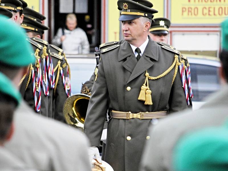 11. listopadu 2013 od 11 hodin se uskutečnil na Husově náměstí v Rakovníku poslední slavnostní nástup vojáků z místní posádky. 