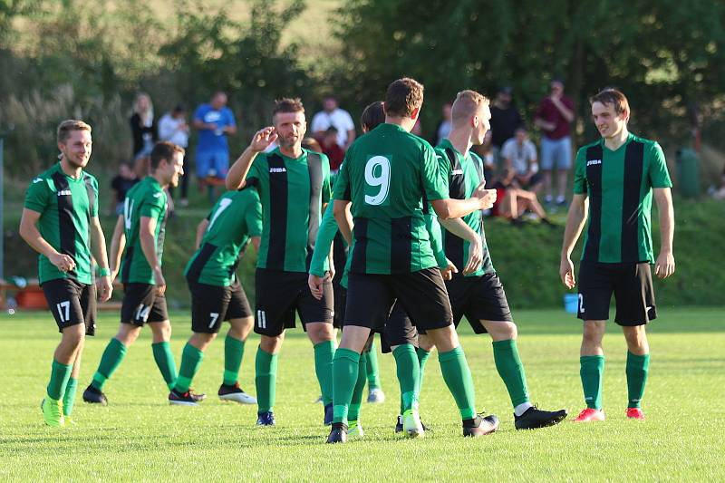 I. B třída: Lubná (v černozeleném) potvrdila dobrou formu, Vinařice porazila 4:1.