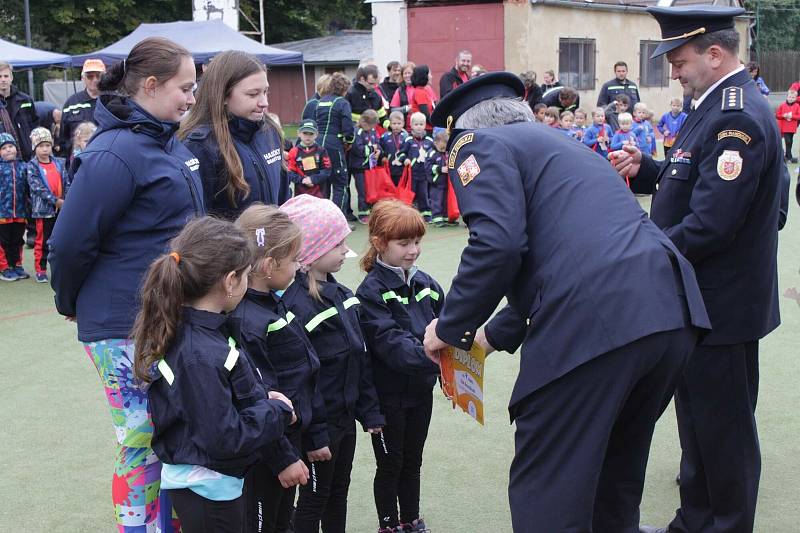 Krajské setkání přípravek Středočeského kraje na hřišti u rakovnické sokolovny, závody malých hasičů.