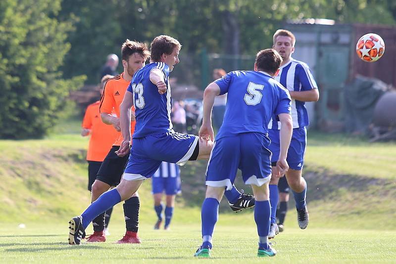 Z fotbalového utkání krajské I.B třídy Zavidov - Slaný B (3:0)