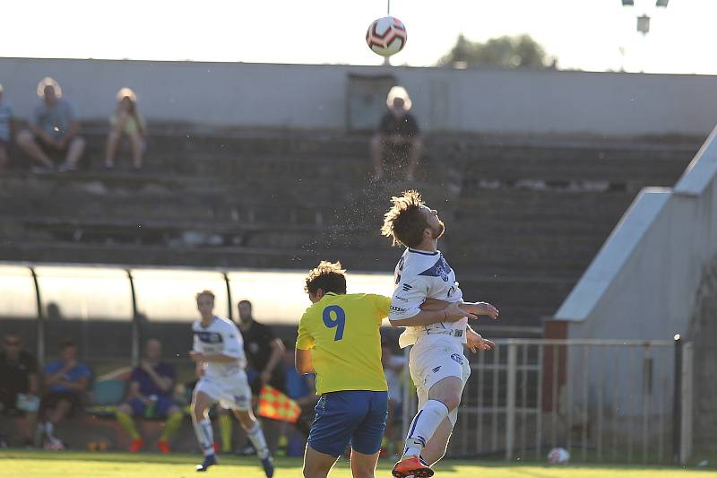 Příprava fotbalistů: SK Rakovník B (ve žlutém) - SK Kladno B 1:3.