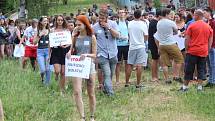 Rakovničtí studenti ve středu veřejně protestovali proti personálním změnám na místní obchodní akademii. 