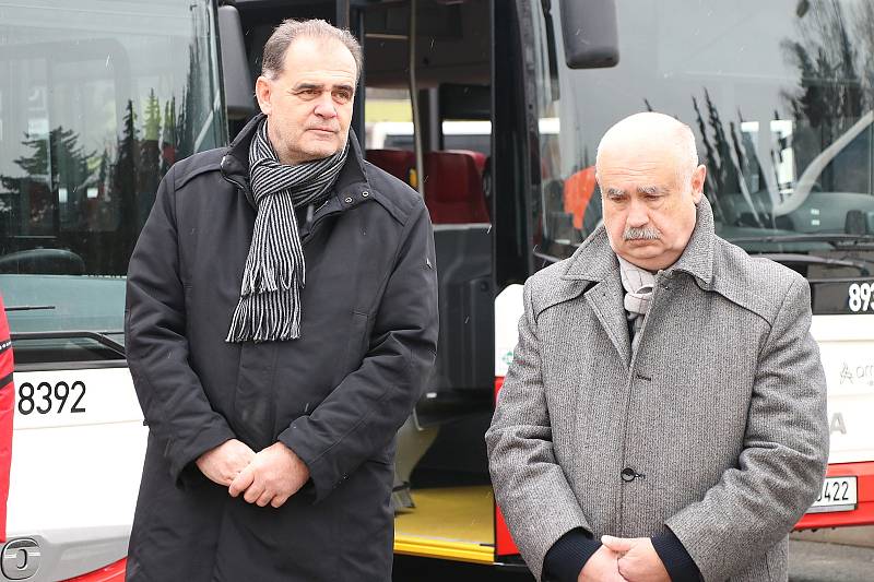 Na autobusovém nádraží v Rakovníku se ve čtvrtek konala menší slavnost k integraci dopravy.